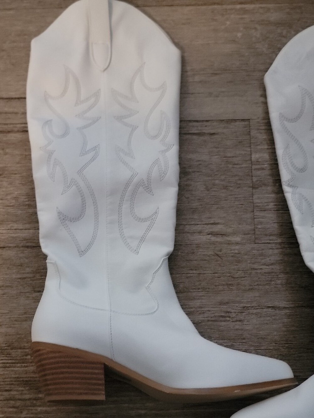 Amazon White Western-Inspired Block Heel Boots - Picture 2 of 8